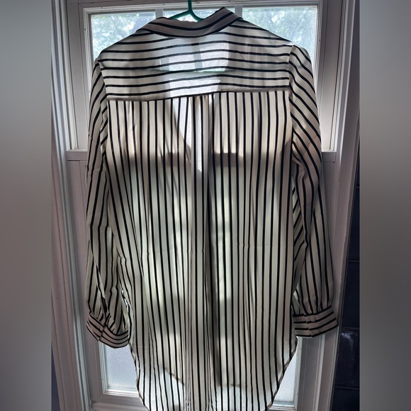 Black and white button up tunic. - Picture 2 of 3